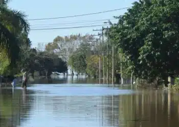 inundações, cheias;