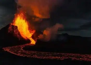 erupções vulcânicas, vulcânicas;