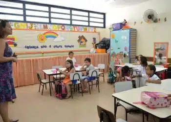 ensino, pré-escolar, creches, crianças, de 0 a 5 anos;