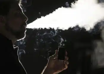 cigarros elétronicos, dispositivos elétronicos para fumar, fumadores elétronicos, cigarros, eletrônicos vapes