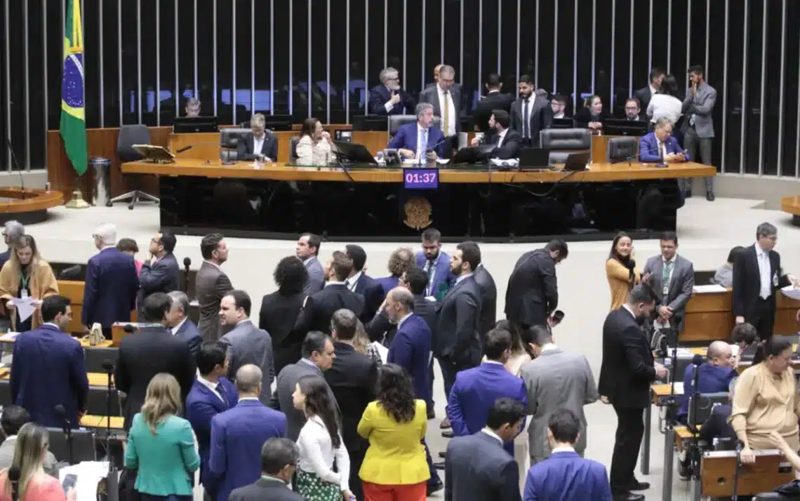 Câmara aprovou em dois turnos a PEC 45/2024, segundo item do pacote fiscal, que mira o controle dos supersalários. Foto: Bruno Spada/Câmara dos Deputados - Todos os direitos: @ Uol