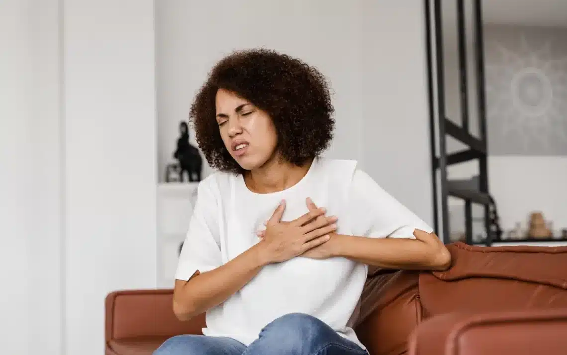 síndrome cardíaca, cardiomiopatia de Takotsubo, coração partido, condição cardíaca;