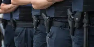 câmeras, equipamentos, polícia;