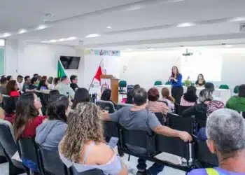 educação inclusiva, formação, educação bilíngue de surdos;