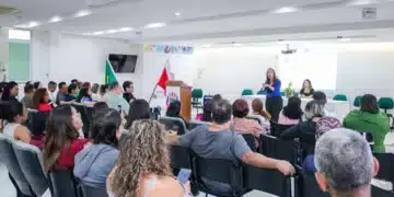 educação inclusiva, formação, educação bilíngue de surdos;