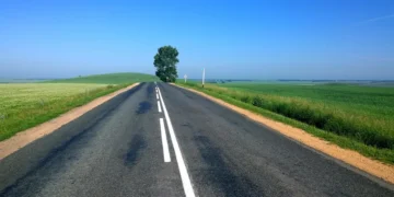 Imagem de Free-Photos por ARTIGO artigo/opiniaopara Violeta artigo para opiniao caminho seta estrada rua avenida Foto para sessão Um sábado com: Lídia Abdalla — Foto: Pixabay - Todos os direitos: @ Valor Invest Globo