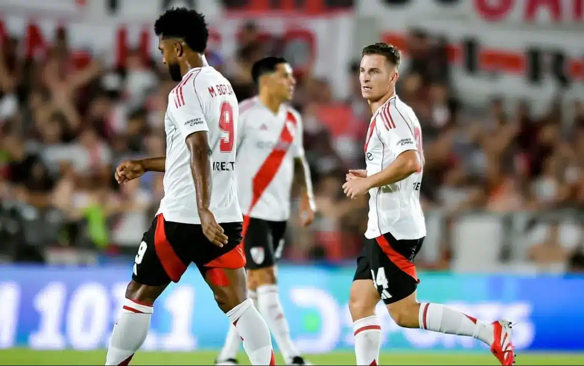 River Plate, River;